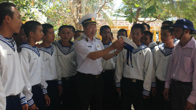 Ngày Pháp luật và Tủ sách pháp luật ở Trường Sa